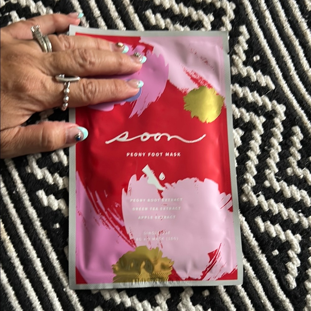 Peony Foot Mask - Red and Gold